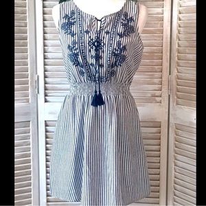 ✴️LAST ONE✴️ SLEEVELESS STRIPED 👗 W/ EMBROIDERY
